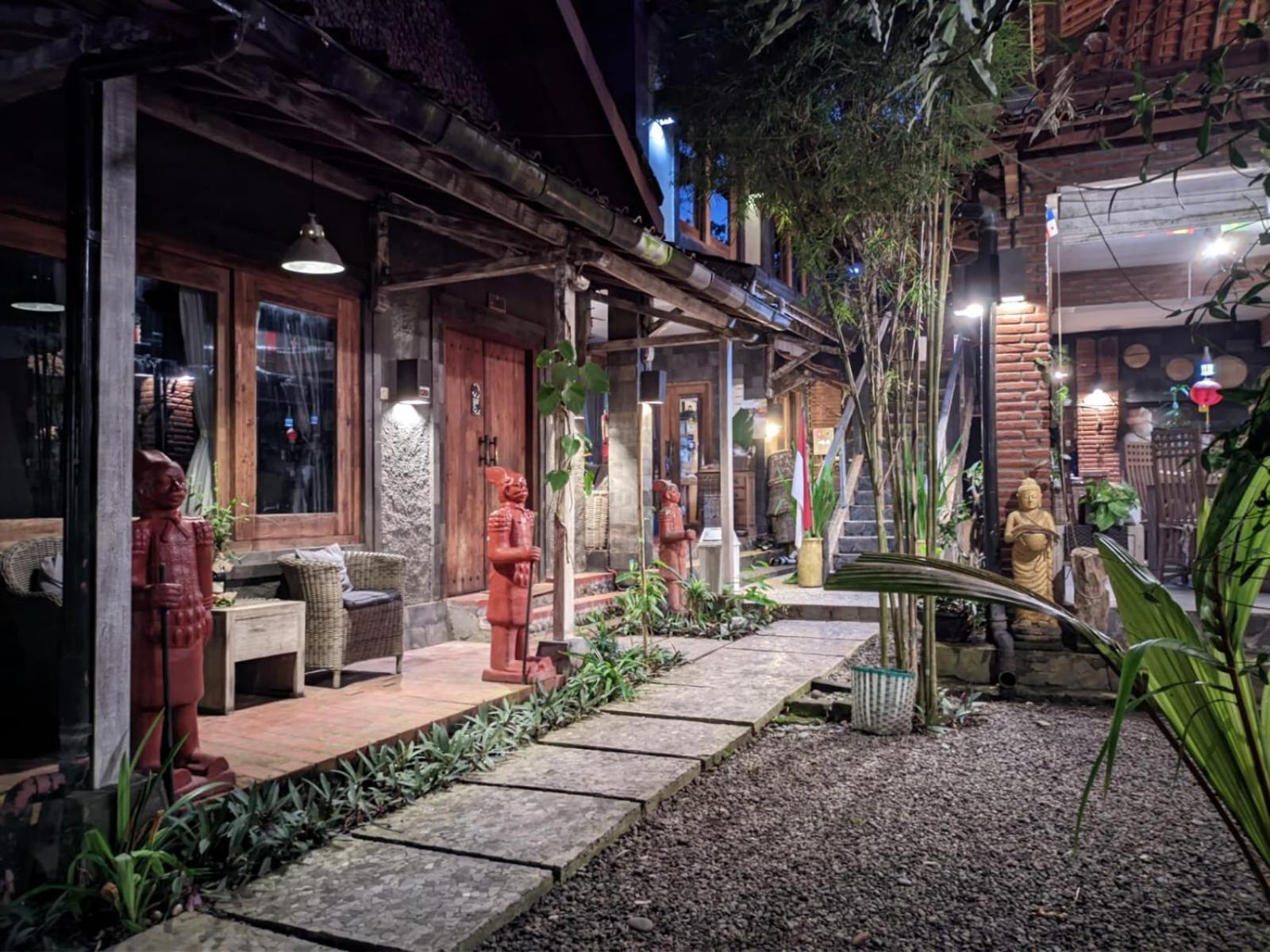 Astuti Gallery Homestay Jogyakarta Zewnętrze zdjęcie