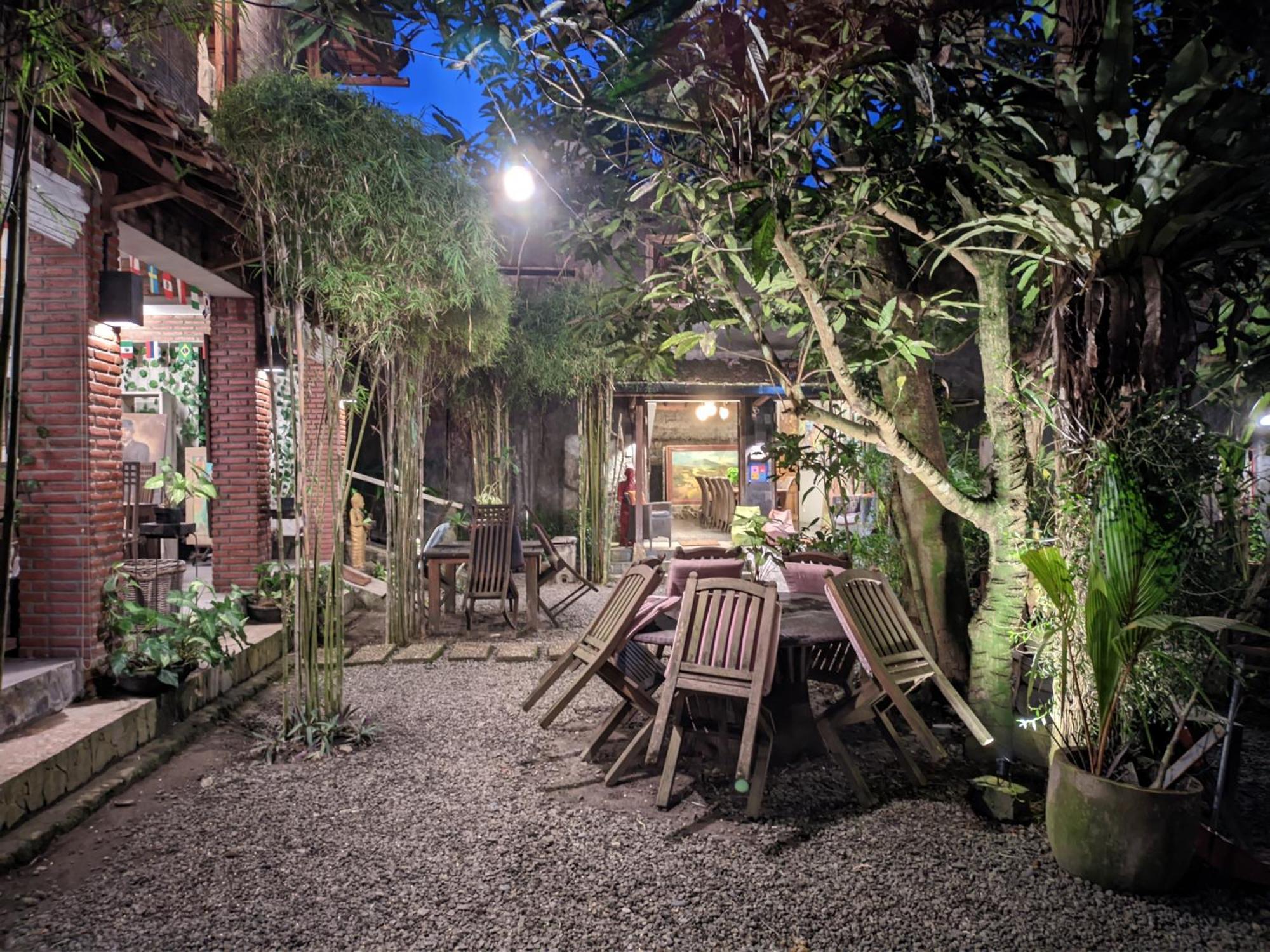 Astuti Gallery Homestay Jogyakarta Zewnętrze zdjęcie
