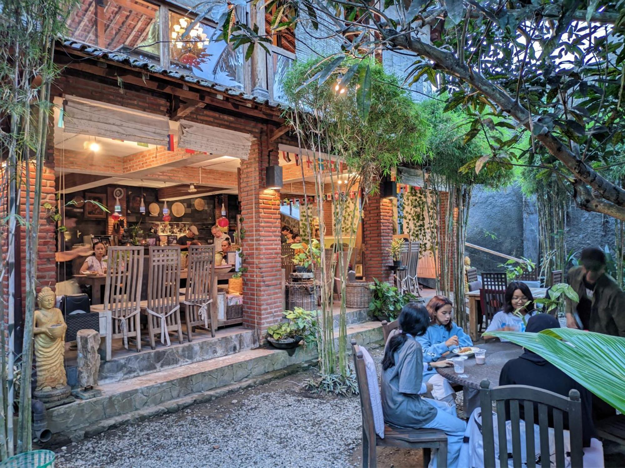Astuti Gallery Homestay Jogyakarta Zewnętrze zdjęcie